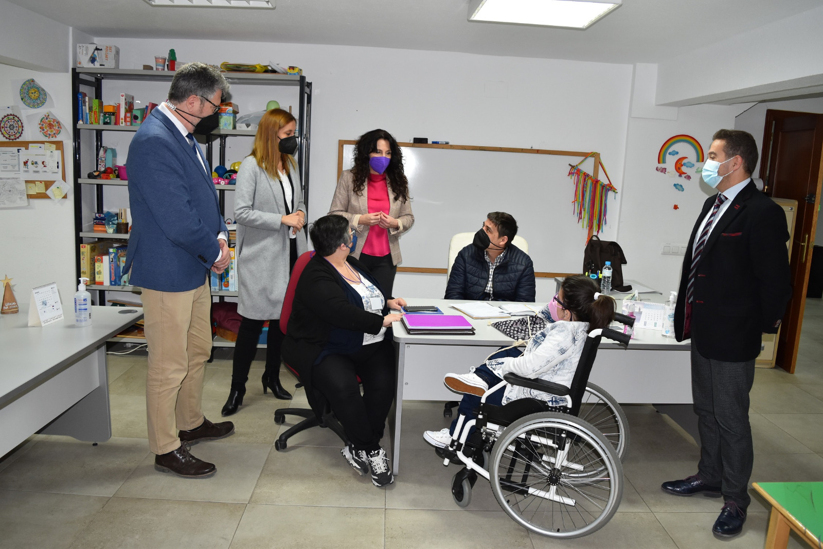 Andalucía Inclusiva Cocemfe recibe a la Consejera de igualdad, Dª Rocío Ruiz y el Director General de Discapacidad, D. Marcial Gómez para  inaugurar la Oficina de Vida Independiente de nuestra Federación Cocemfe Huelva