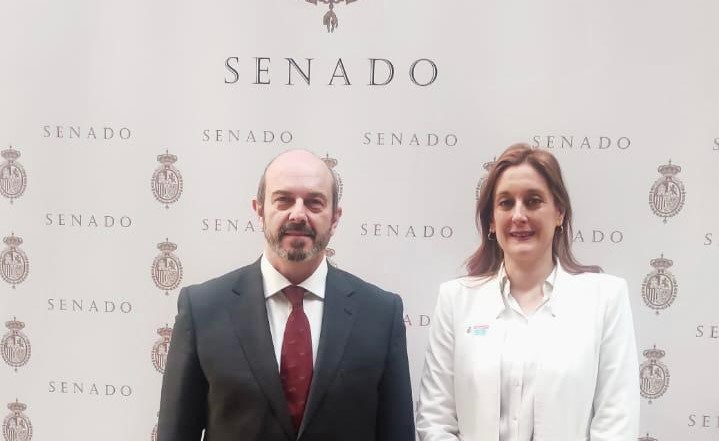 Nuestra presidenta Rocío Pérez y el presidente del Senado Pedro Rollan Ojeda