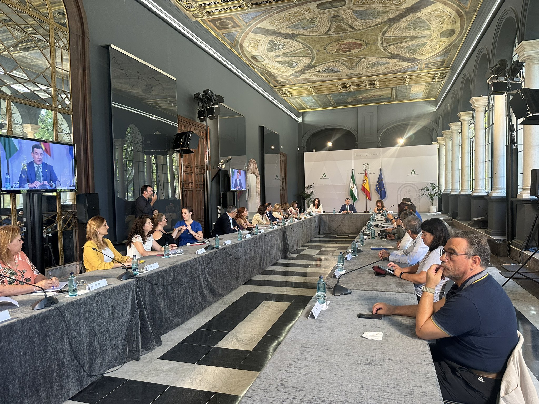  Rocío Pérez asiste a la reunión de las entidades del CERMI ANDALUCIA con el presidente de la Junta de Andalucía, Juan Manuel Moreno Bonilla