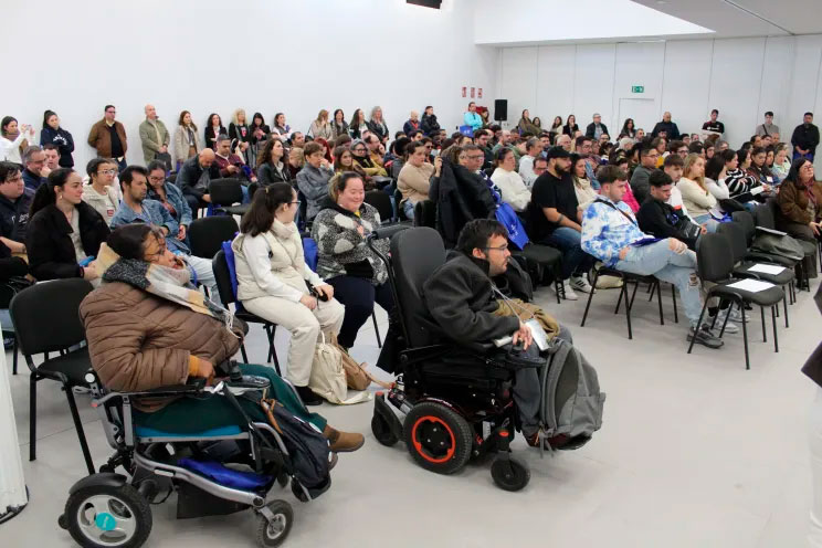  Más de 400 personas participan en la IV Feria de Empleo de COCEMFE Sevilla en La Rinconada