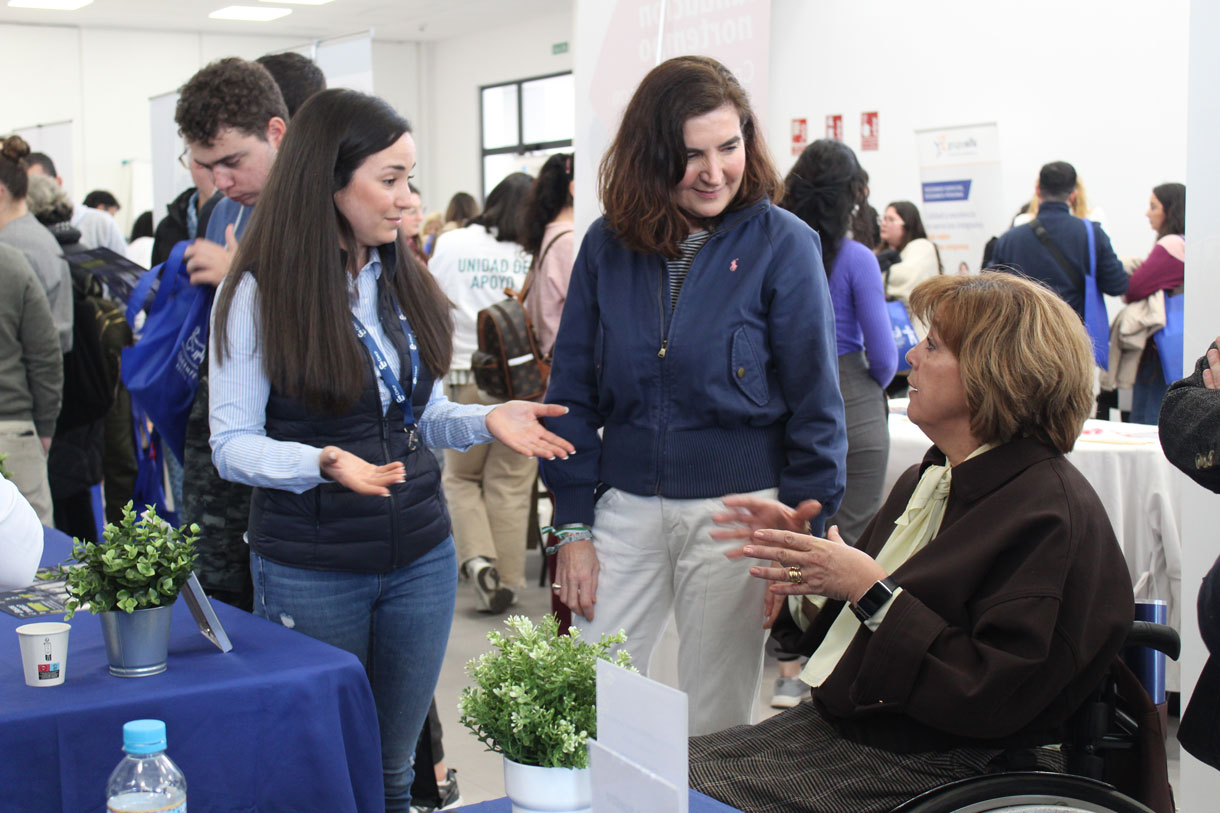  Más de 400 personas participan en la IV Feria de Empleo de COCEMFE Sevilla en La Rinconada