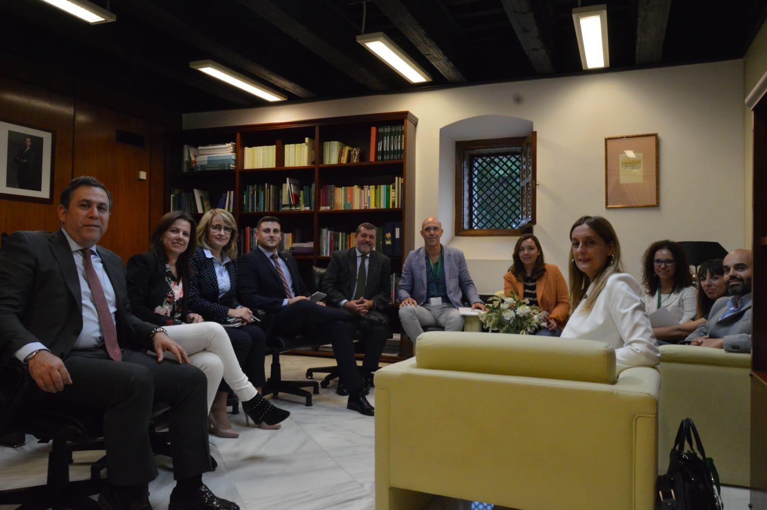 Andalucía Inclusiva Cocemfe se reúne en el Parlamento Andaluz con los grupos políticos para presentar sus principales reivindicaciones y líneas de actuación en Discapacidad .
